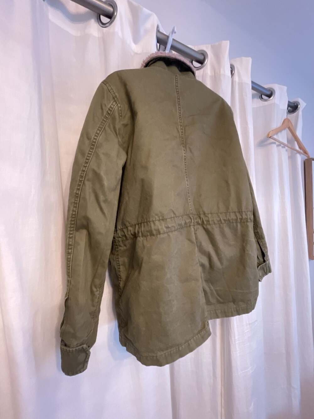Madewell Sherpa-Trimmed Surplus Field Jacket in Olive
Utility
Med
Drawstring - Picture 5 of 8
